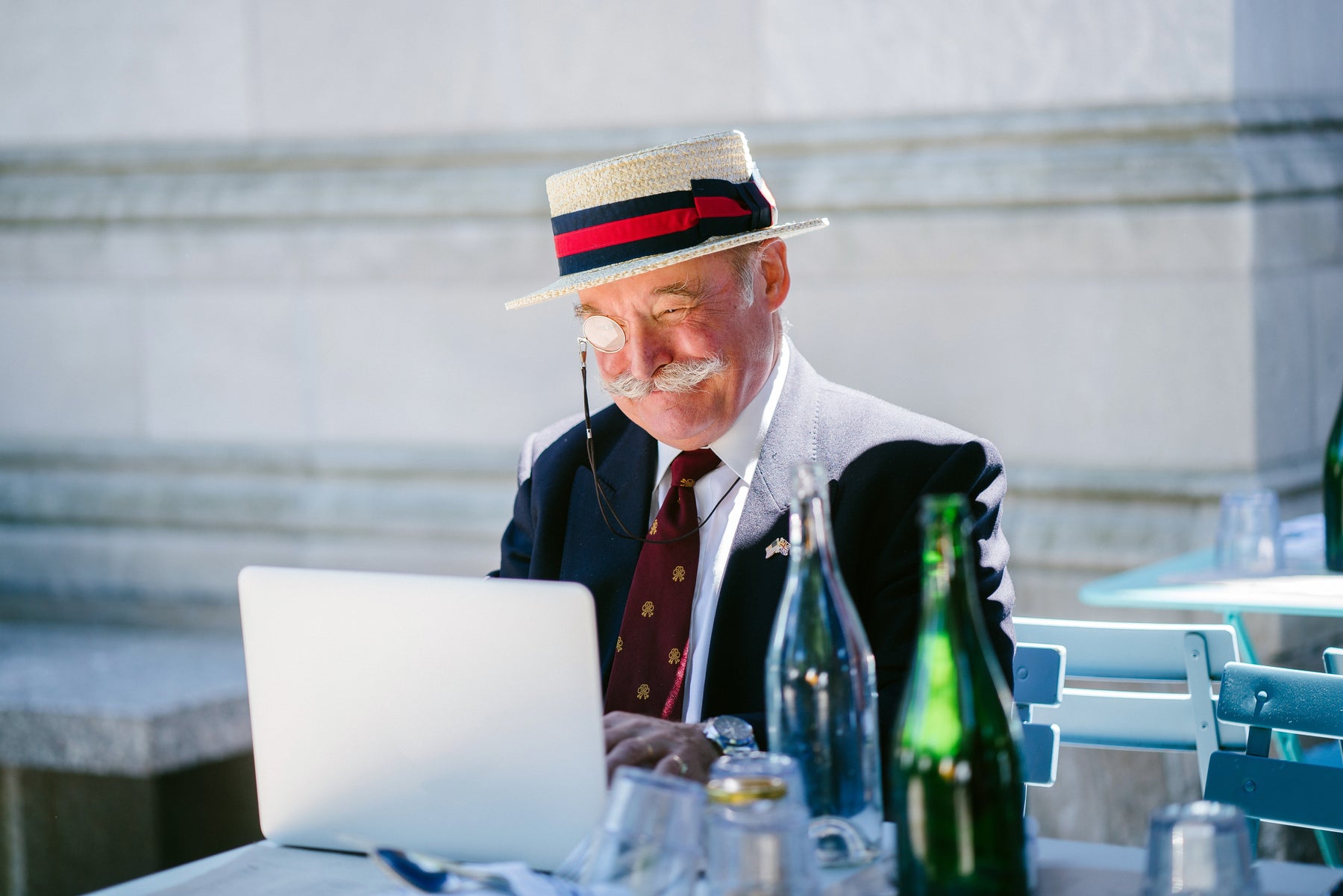 8 SIMPLE DRESSING AIDS HELP SENIORS STAY INDEPENDENT